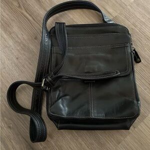 Fossil Vintage Black Leather Crossbody Shoulder Bag Organizer Bag Purse ZB 8944